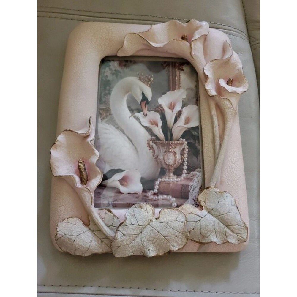 Vintage Victorian Blush light peach Ivory Calla Lily Frame – Ornate Floral Decor - Picture 4 of 7